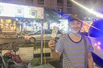 小伙杭州街頭販賣童年的味道受熱捧日入上千